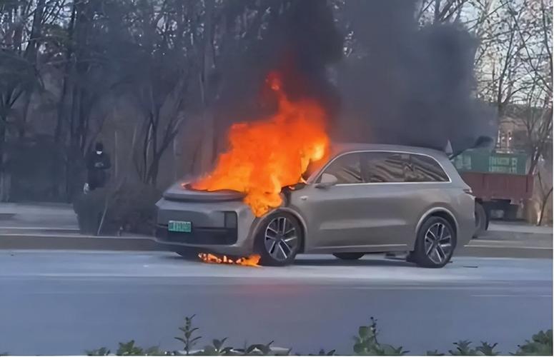 理想汽车再遭舆论席卷！前有L9悬挂断裂如今又被爆出行驶自燃？