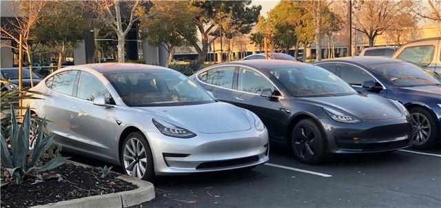 首批特斯拉Model 3抵达天津港