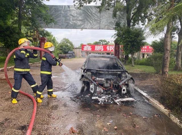 起火的燃油车更多 为什么人们只能看到电动汽车?