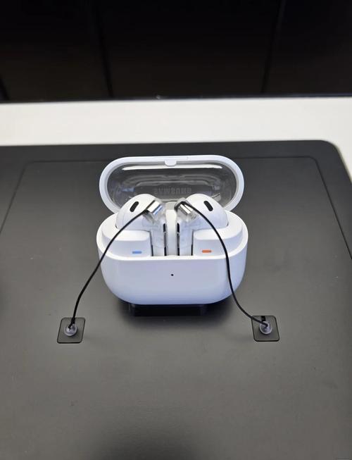 三星W20 5G首销:送999元Galaxy Buds耳机 19999元